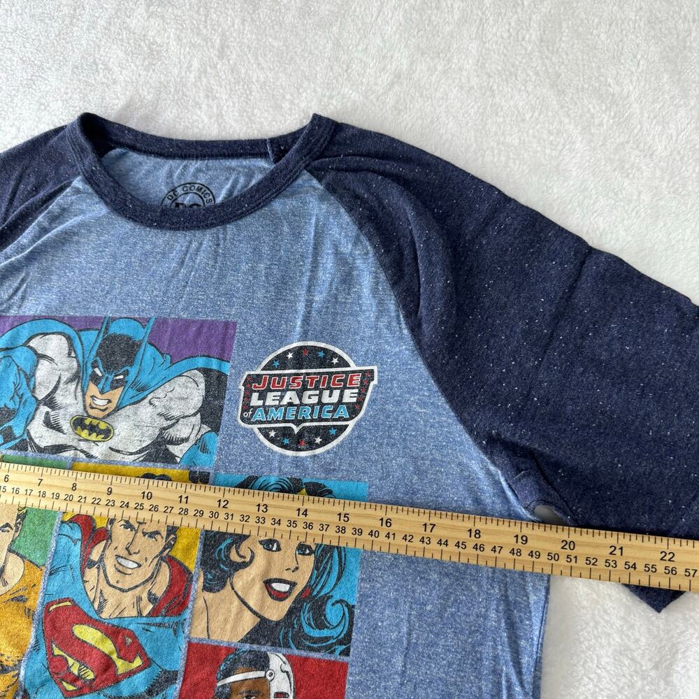 DC Comics Justice League America Graphic Tee Batman Superman Shirt Medium - Picture 3 of 7
